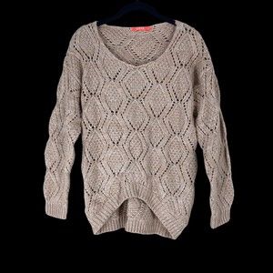 Soft Diamond Shaped Cable Knit Sweater w/Hi/Lo Banded Hem in Soft Peach SZ M/L